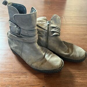 Born Women's Gray-Green Ankle Boots